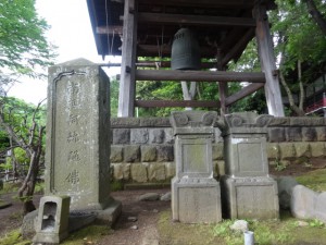 中里理安・理益の墓